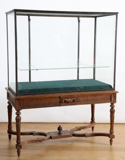 MIDDLE WINDOW 

End of the 19th Century 

Black...
