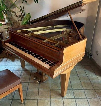 Piano STEINWAY - Model O No. 100.318 (1901)

Veneer...