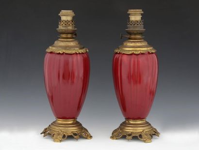 PAIR OF OIL LAMPS 

End of the 19th Century...