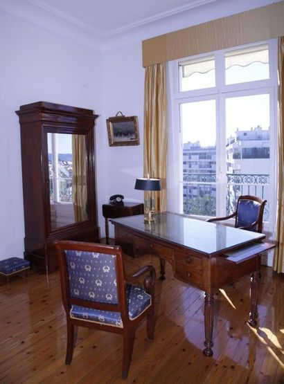 FLAT OFFICE 

Louis Philippe period

Mahogany...