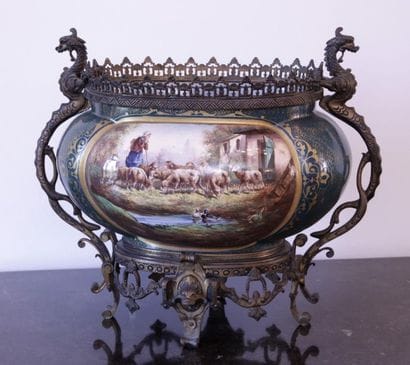 Oval GARDENERY

End of the 19th Century

Fine...