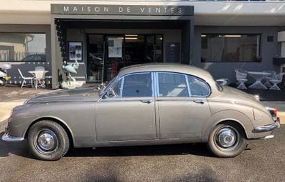 DAIMLER V8 250 - 1968

N°4K2467

French car...