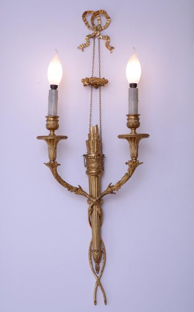 PAIR OF TWO-LIGHT APPLICATIONS 

Louis XVI...