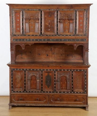 SIDEBOARD

Switzerland - XVII/XVIIIth Century

Carved...