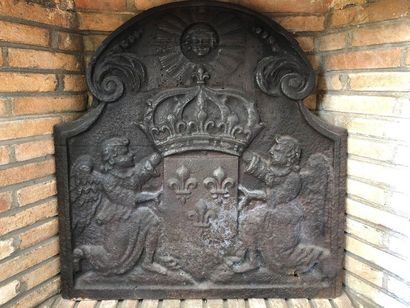 FIREBACK

Louis XIV style

Cast iron

Decoration...