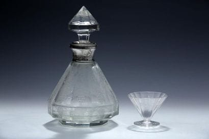 LIQUEUR SERVICE 8 PIECES in engraved crystal...