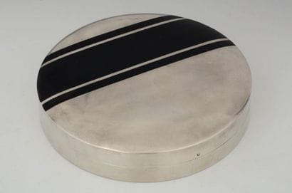 PUIFORCAT - ROUND BONBONNIERE in silver Minerva...