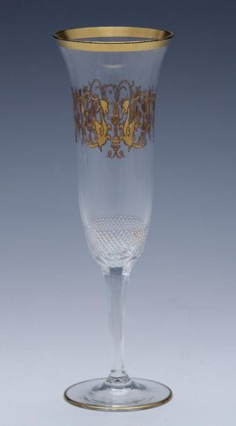 MOSER - SUITE OF 9 CHAMPAIGN FLUTES in cut...