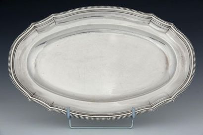 PLAT OVALE à bord mouvementé en argent Minerve...