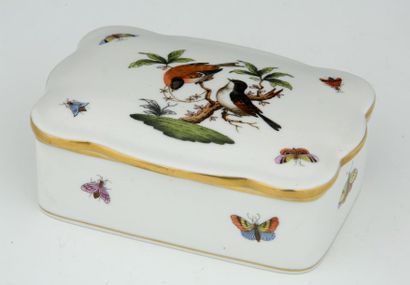 HEREND - BONBONNIERE rectangulaire en porcelaine...