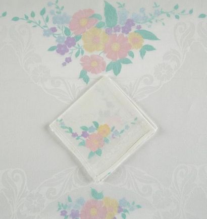 NAPPE RECTANGULAIRE ET SES 12 SERVIETTES...