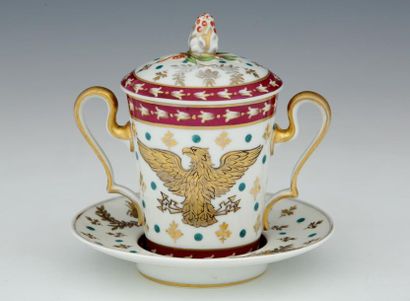 LIMOGES - TASSE TREMBLEUSE en porcelaine...
