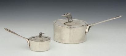 DEUX CASSEROLES en métal argenté du Milieu...