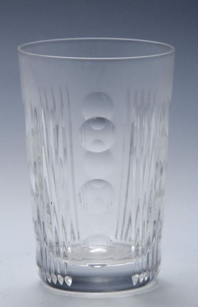 SEVRES - SUITE DE 7 GOBELETS A EAU en cristal...