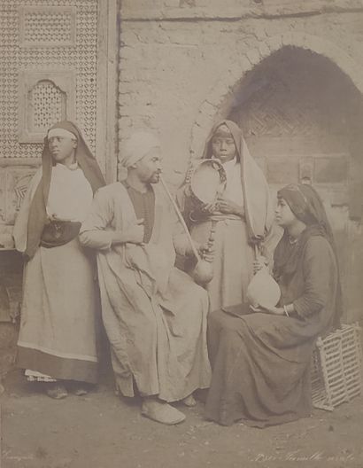 
ZANGAKI FRÈRES - ORIENTALISME

Famille arabe

TIRAGE...