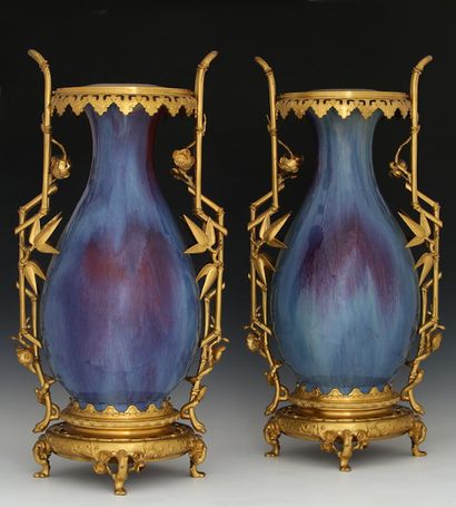 PAIRE DE VASES 