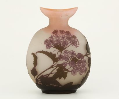 Ets GALLE 

Vase gourde 

Verre gravé à l'acide...