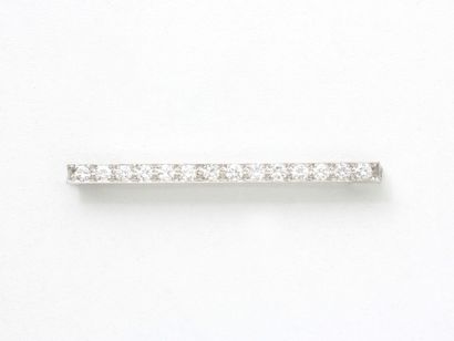 BROCHE BARRETTE en or gris 750 millièmes...