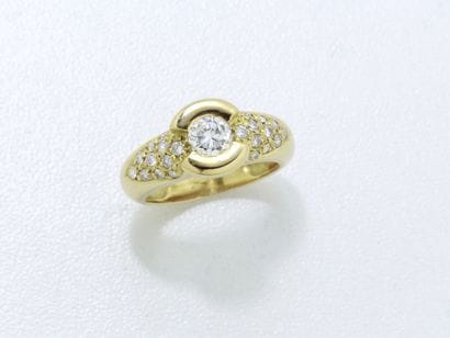 BAGUE JONC en or 750 millièmes ornée d'un...