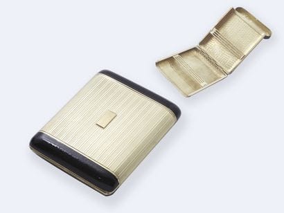 DUNHILL 

ETUI A CIGARETTES dépliable en...