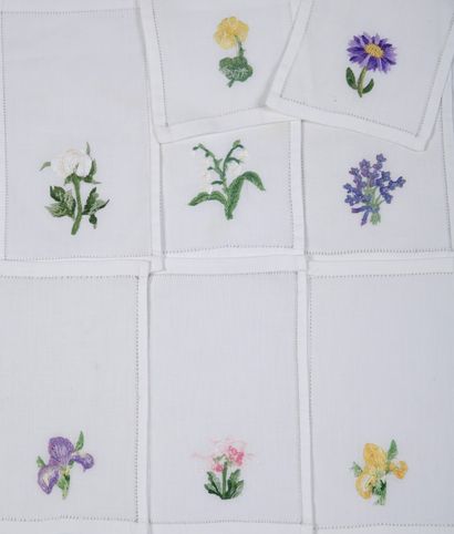 SET OF 8 LUNCH TOWELS in embroidered white...