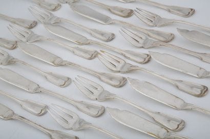 SET OF 12 FISH CUTLERY in silver 800 Millièmes...