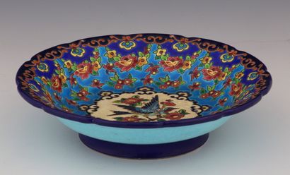 LONGWY - ROUND CUP with edge moved on heel...
