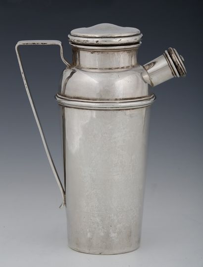Silver SHAKER Circa 1930-1950 

Counts with...