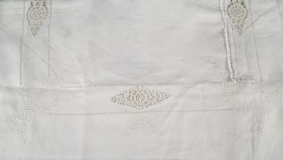 RECTANGULAR NAPPE in openwork thread, embroidered...