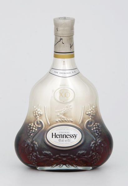 1 Flacon COGNAC HENNESSY XO 

Avec coffret...