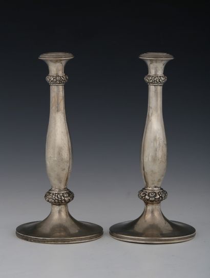 PAIRE DE BOUGEOIRS en argent Autriche Vienne...