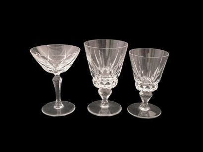 SAINT-LOUIS - LOT COMPOSITE DE 15 VERRES...
