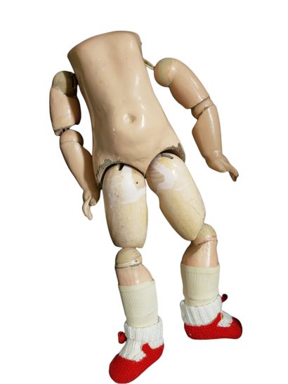 
POUPEE 

Tête en porcelaine signée SIMON...