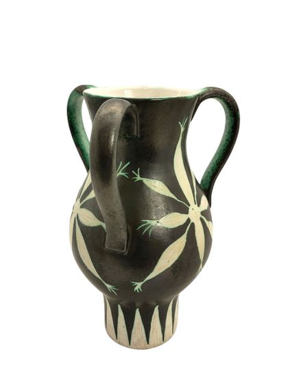 Charles VOLTZ (1923-1997)

Vase trois anses

CERAMIQUE...