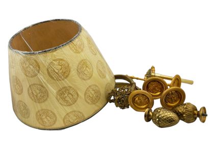 ENSEMBLE D'ACCESSOIRES 

En bronze et laiton

-...
