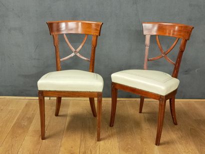 PAIRE DE CHAISES de Style Charles X en bois...