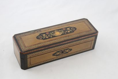 COFFRET A GANTS - Circa 1860/1880 en marqueterie...