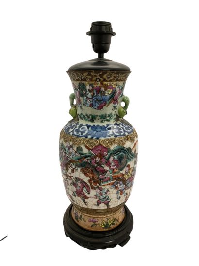 CHINE - VASE monté en lampe en porcelaine...