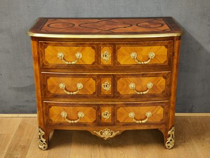 PETITE COMMODE A FACADE CINTREE de Style...