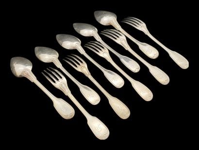 SUITE DE 12 FOURCHETTES ET 10 CUILLERES DE...