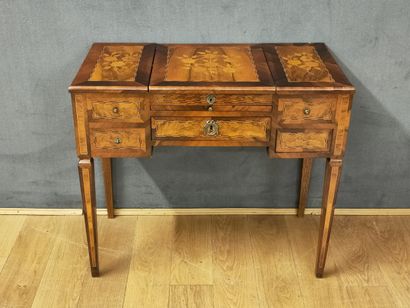 COIFFEUSE Est de la France Circa 1800-1820...