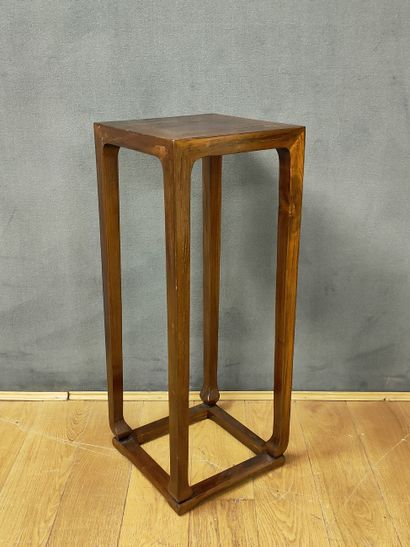 SELETTE QUADRANGULAIRE de style asiatique

en...