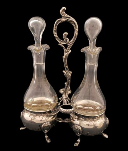 HUILIER en métal argenté de Style Louis XV...