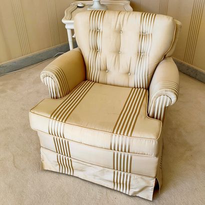 SUITE D'UN CANAPE ET TROIS FAUTEUILS Modernes...