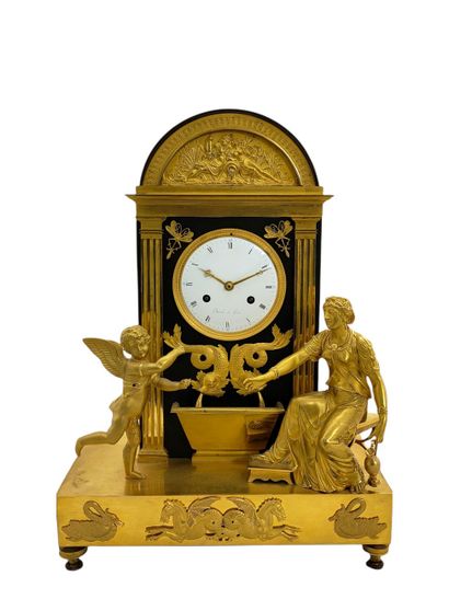 BELLE PENDULE à l'Amour se Désaltérant d'Epoque...