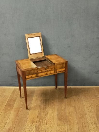 COIFFEUSE en partie d'Epoque Louis XVI en...