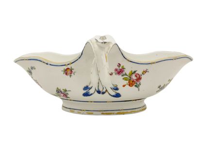 SEVRES - SAUCIERE d'Epoque XVIIIème Siècle...