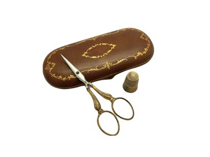 NECESSAIRE DE COUTURE en vermeil et inox...