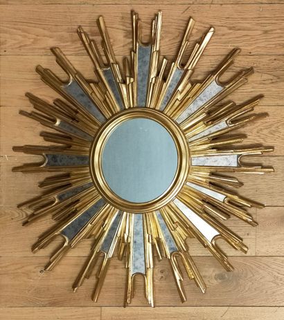 MIROIR SOLEIL d'Epoque 1970 en bois doré,...