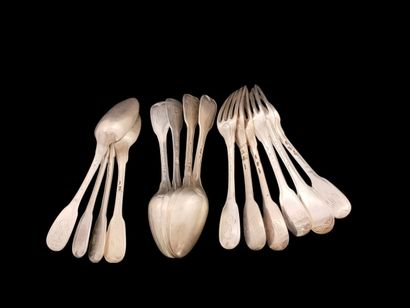 6 FOURCHETTES ET 8 CUILLERES DE TABLE dont...